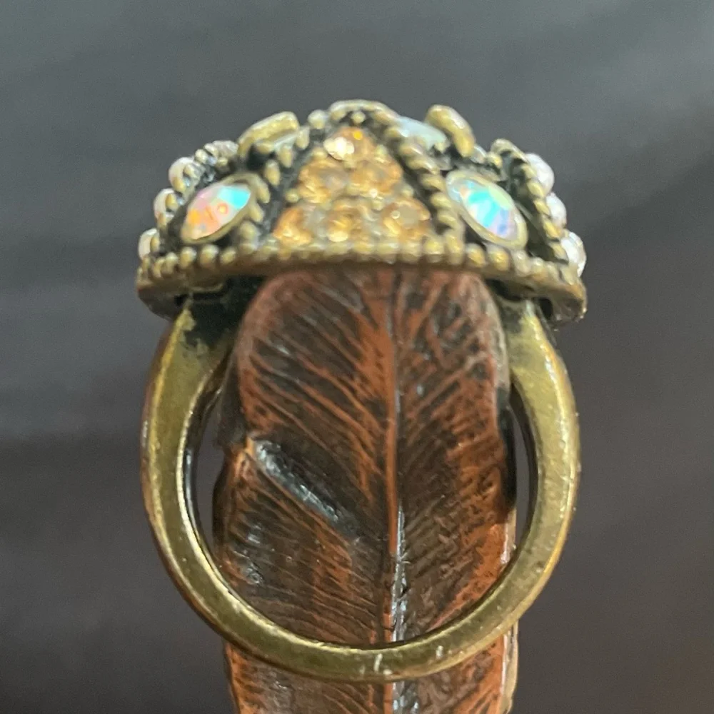 🌟SALE🌟Vintage Avon’s Mark Faux Opal Romantic Statement Ring! Size approx 7.5-8. - Picture 6 of 11